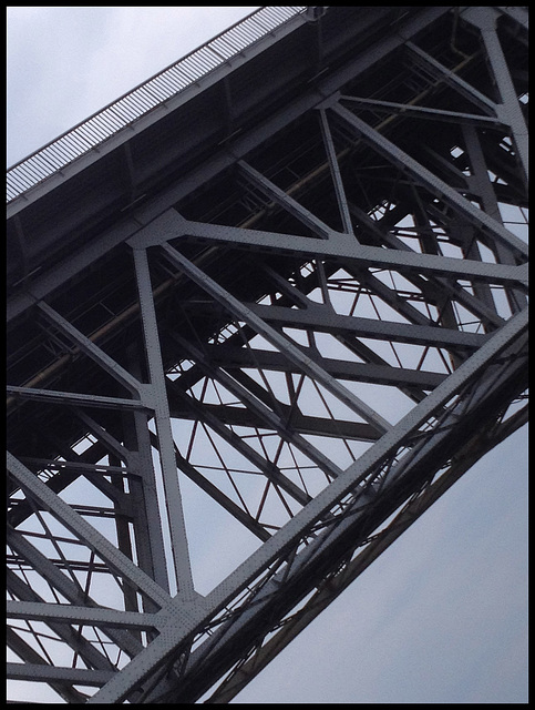Under the bridge_04