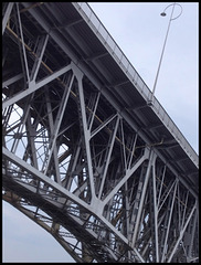 Under the bridge_02