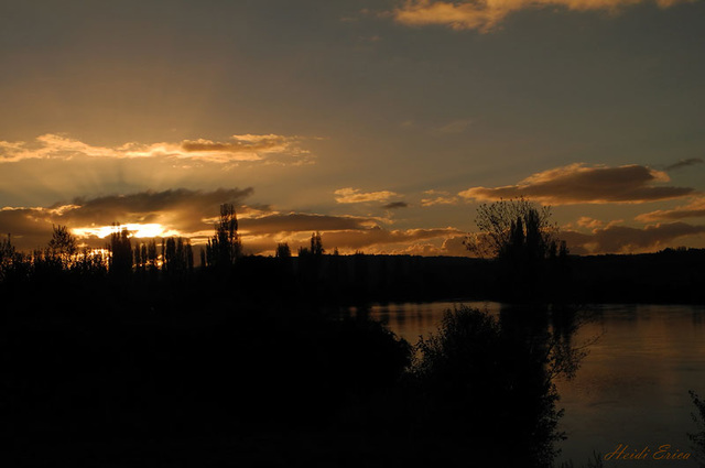 REFLEJOS EN EL RIO