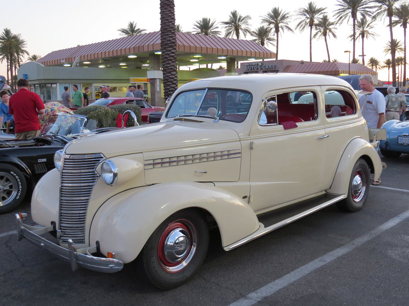 1938 Chevrolet Master De Luxe Town Sedan