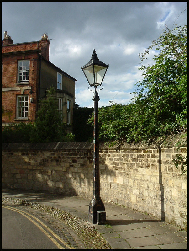 Oxford black lamp post