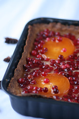Pohla-hurmaakook / Lingonberry and persimmon cake