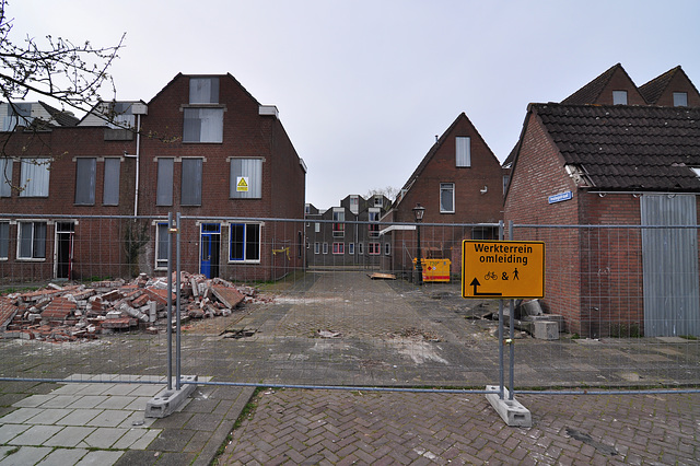 Demolition in progress along the Waardgracht and Lakenplein