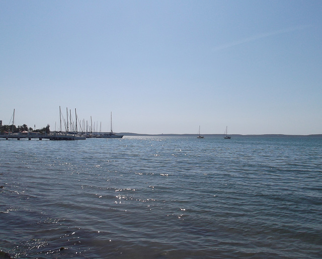 Cent feux sur la baie.