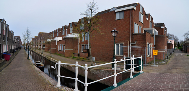 Demolition in progress along the Waardgracht and Lakenplein