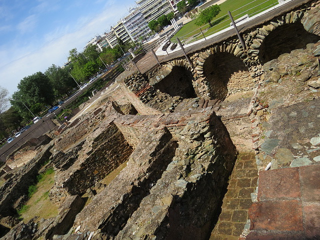 Forum de Thessalonique : sous-bassements de l'odéon.