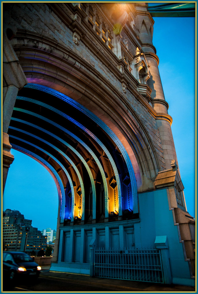 Tower Bridge in bunt