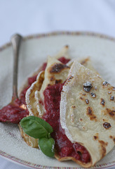 Pannkoogid metsmaasikamoosiga / Pancakes with wild strawberry jam