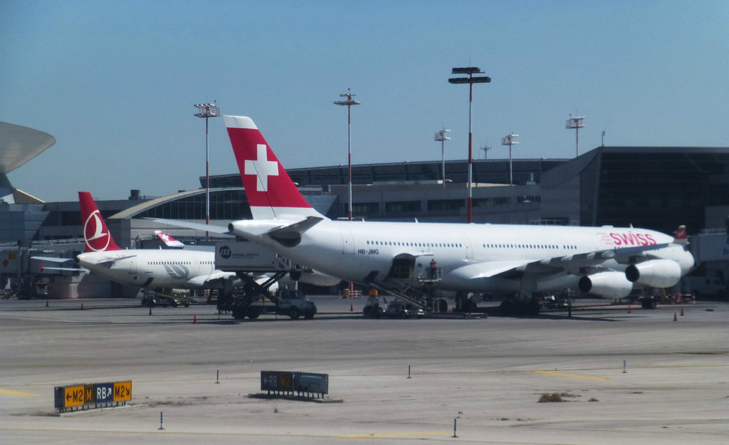 HB-JMG at TLV - 14 May 2014