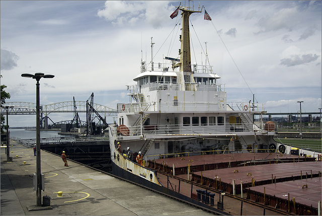 Algomarine in the MacArthur Lock