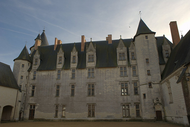 Dans la cour du Château de Plessis-Bourré