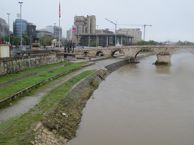 Skopje : berges du Vardar.