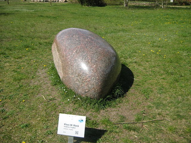 Findlingsgarten Kähnsdorf - "Seddiner Tropfen"