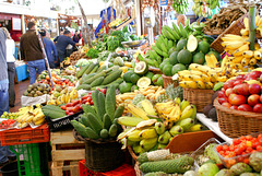 Funchal. Mercado dos Lavradores.  Exotische Früchte zum probieren und kennen lernen... ©UdoSm