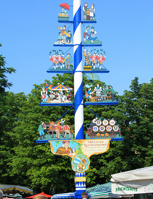 Maibaum auf dem Viktualienmarkt