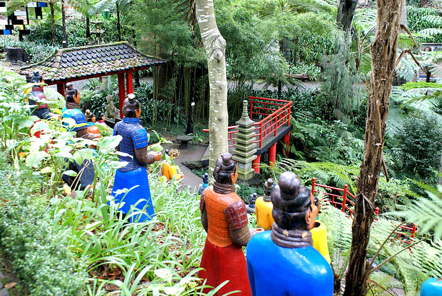 Madeira. Monte. Terrakotta-Krieger in den asiatischen Gärten. ©UdoSm