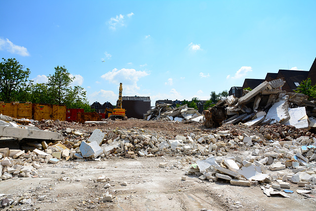 Demolition on the Waardgracht-Lakenplein