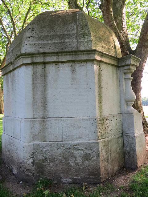 london bridge shelter, victoria park, london