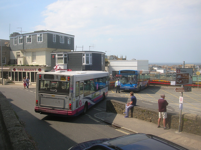 DSCN0915 First Devon and Cornwall SN53 KKC and Stagecoach Swindon V942 DFH (on hire to Western Greyhound)