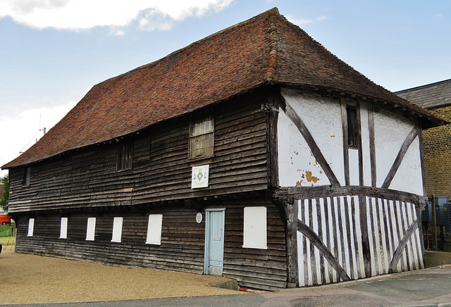 mediaeval warehouse, conduit st., faversham, kent (1)