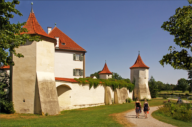 Walking around Blutenburg Castle