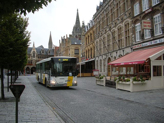 DSCN1000 De Lijn contractor - Gruson Autobus (Veolia) 550142 (PBQ 995) in Ieper - 3 Sep 2007