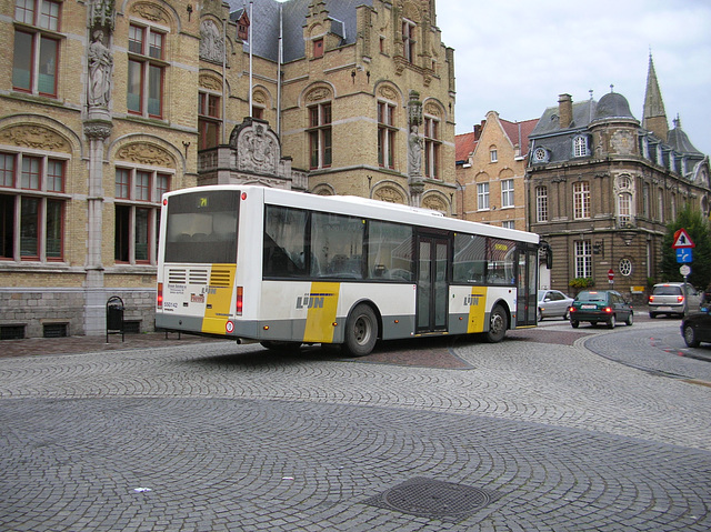 DSCN1001 De Lijn contractor - Gruson Autobus (Veolia) 550142 (PBQ 995) in Ieper - 3 Sep 2007