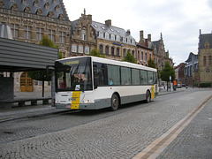 DSCN1015 De Lijn contractor Gruson Autobus (Veolia) 550142 (PBQ 995) in Ieper - 3 Sep 2007