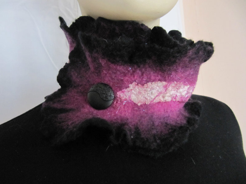 felted collar - purple