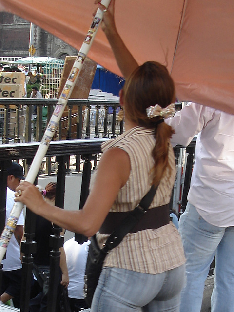 Parasol & talons hauts / High heels & parasol.