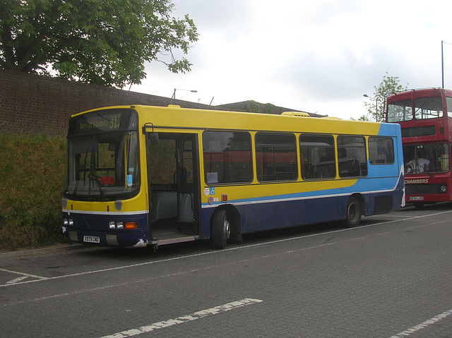 DSCN5812 Former Dublin Bus 00D 70027, now X979 XNO, on loan to Stephensons of Essex in Mildenhall - 9 Jun 2011