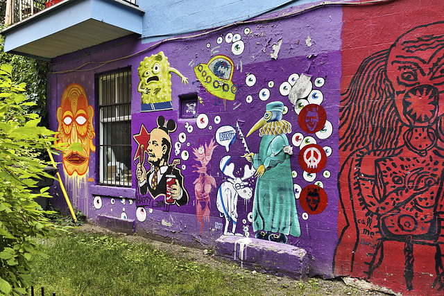 Happy Lenin! – Roy Street, near De Bullion, Montréal, Québec