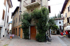 Pieve di Tremosine.  An der Piazza Cozzaglio. ©UdoSm