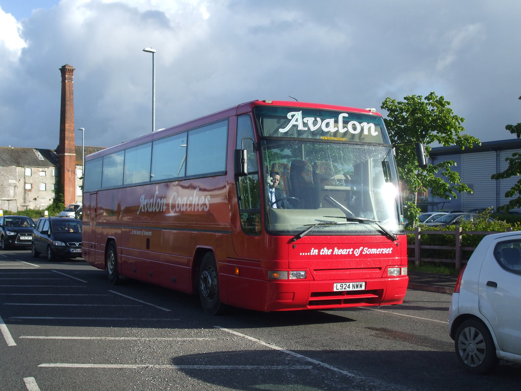 DSCF4984 Avalon Coaches L924 NWW in Glastonbury - 12 May 2014