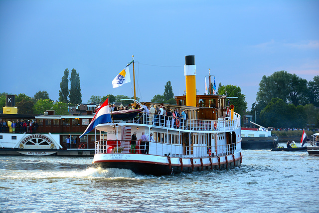 Dordt in Stoom 2014 – Vlootschouw – SS & MS Succes manœuvring