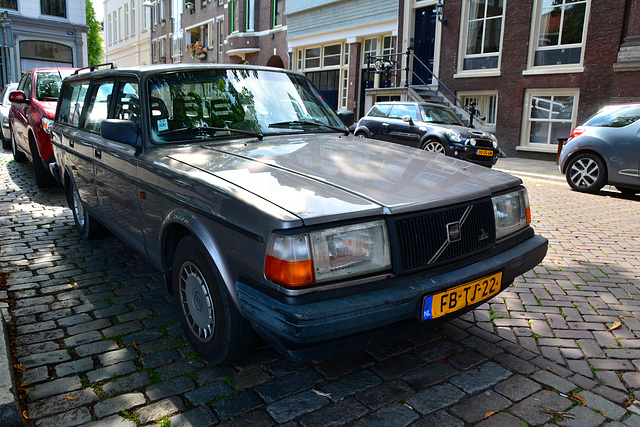 1992 Volvo 240 Polar