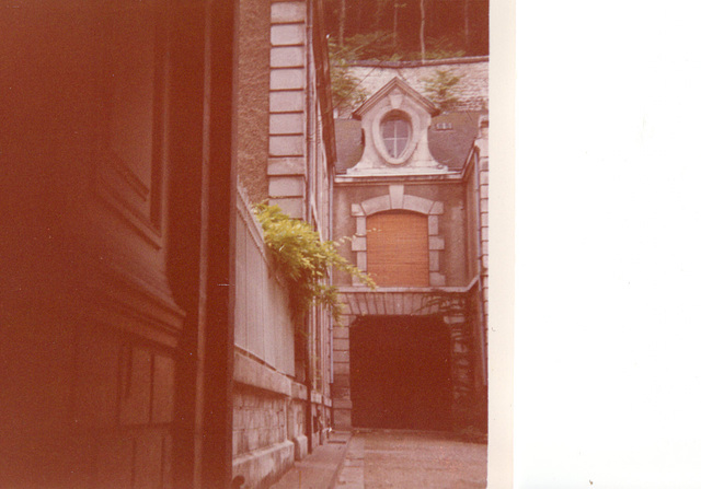 Poitiers, la cour de l'hôtel, 1972