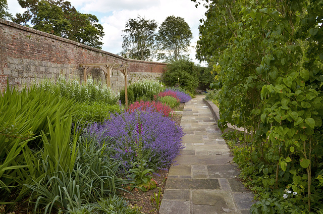 Farnham Castle Keep gardens