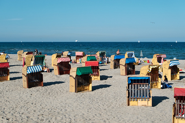 strandkoerbe-1180956-co-07-06-14