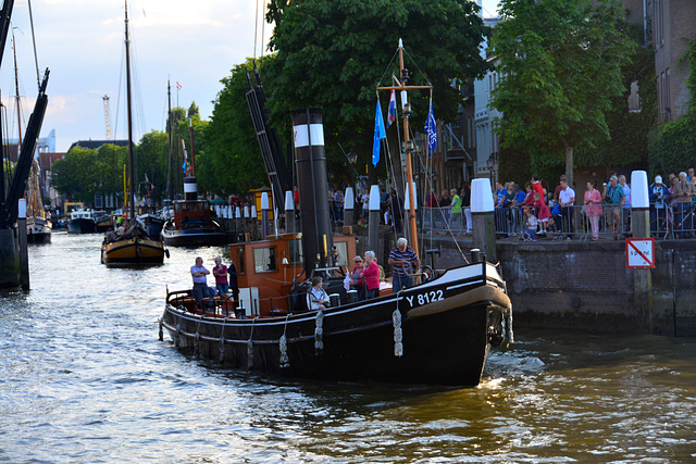 Dordt in Stoom 2014 – Steam tug Y8122 leaving the harbour