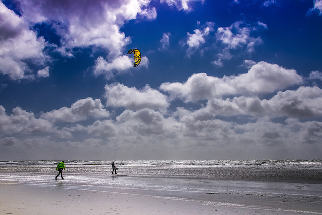 Kitesurfing