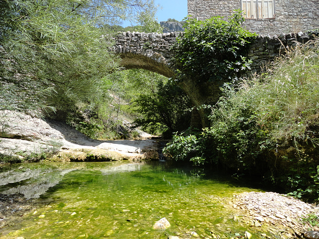 Village de Rochecolombe, le pont, Rochecolombe, the bridge