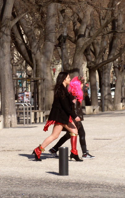 Paule /  Superwoman en bottes à talons hauts - Superwoman in high-heeled boots - Originale