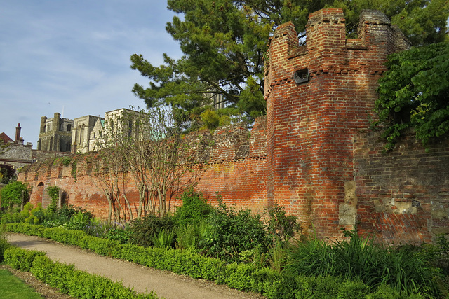 chichester bishop's palace gardens, sussex