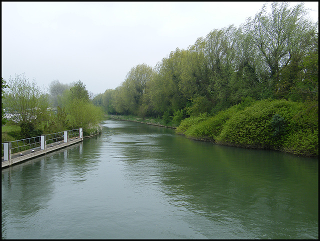 spring rain on the Thames