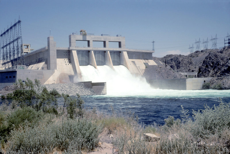 07-Davis_Dam_spillways_ig_adj