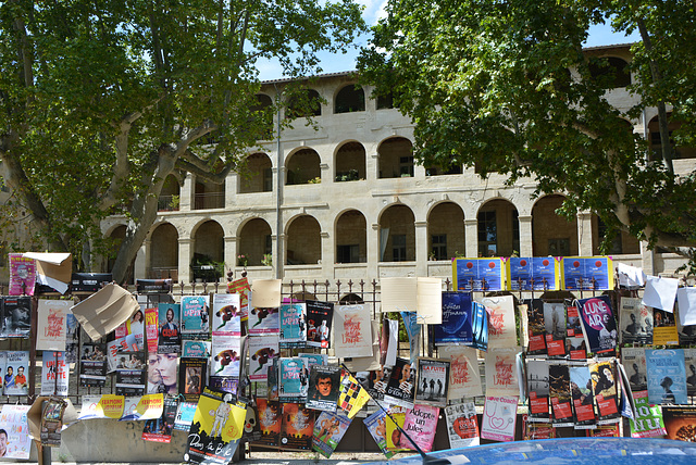 affiches à Avignon