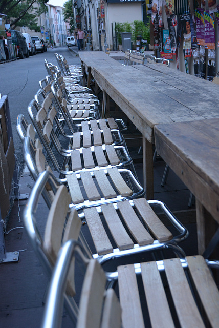 chaises dans la rue, Avignon