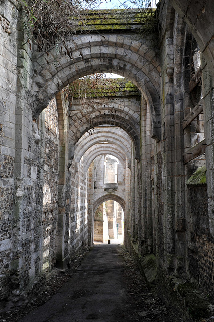 Entrée du prieuré de Beaumont-le-Roger