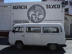 Agencia Taxco VW van.